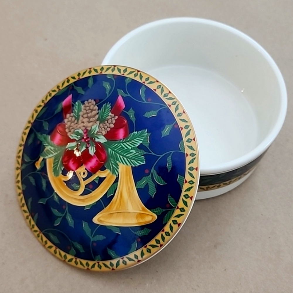 Mikasa Ceramic Christmas French Horn Trinket Box